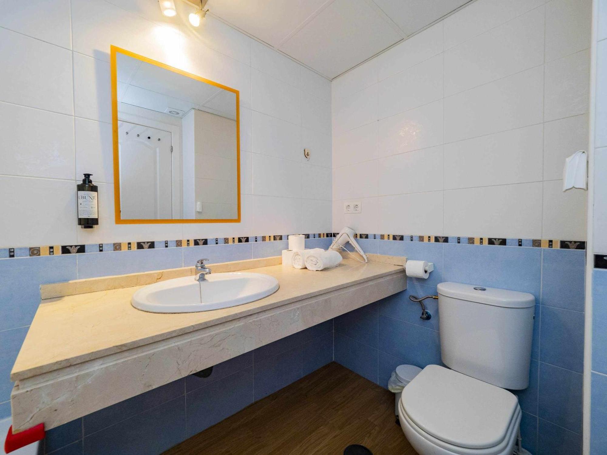 Atico Con Vistas Al Mar Piscina Y Parking Apartman Málaga Kültér fotó