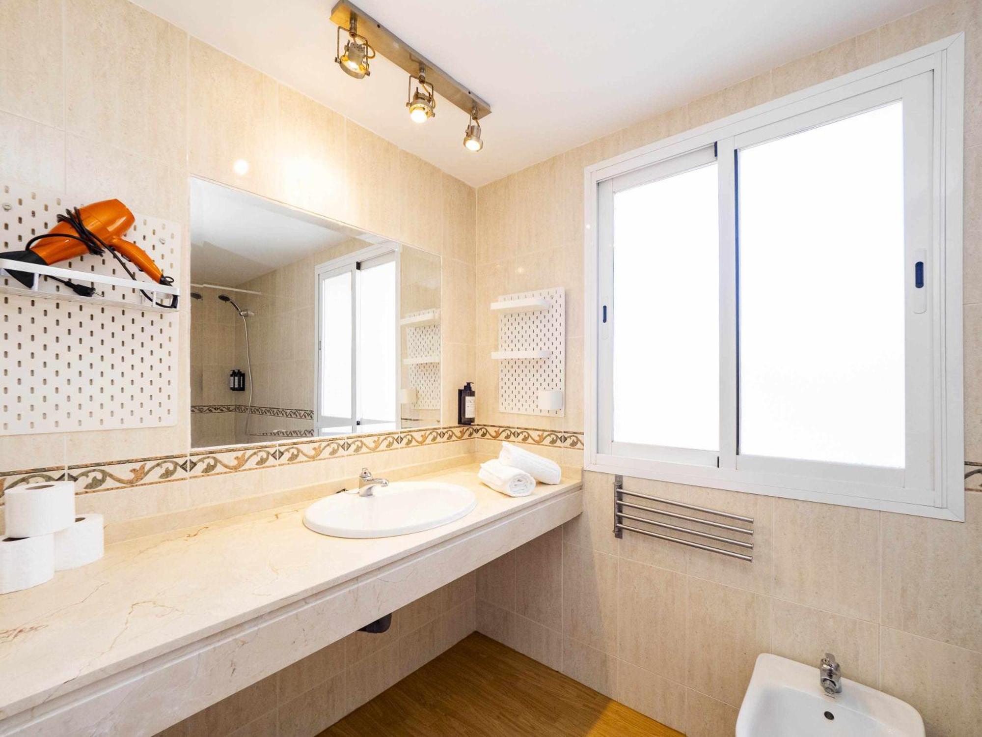 Atico Con Vistas Al Mar Piscina Y Parking Apartman Málaga Kültér fotó