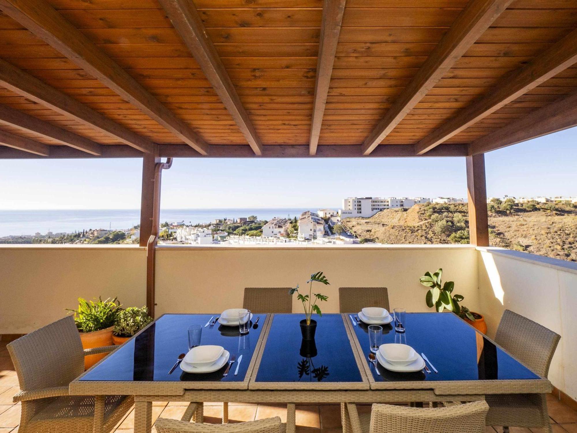 Atico Con Vistas Al Mar Piscina Y Parking Apartman Málaga Kültér fotó